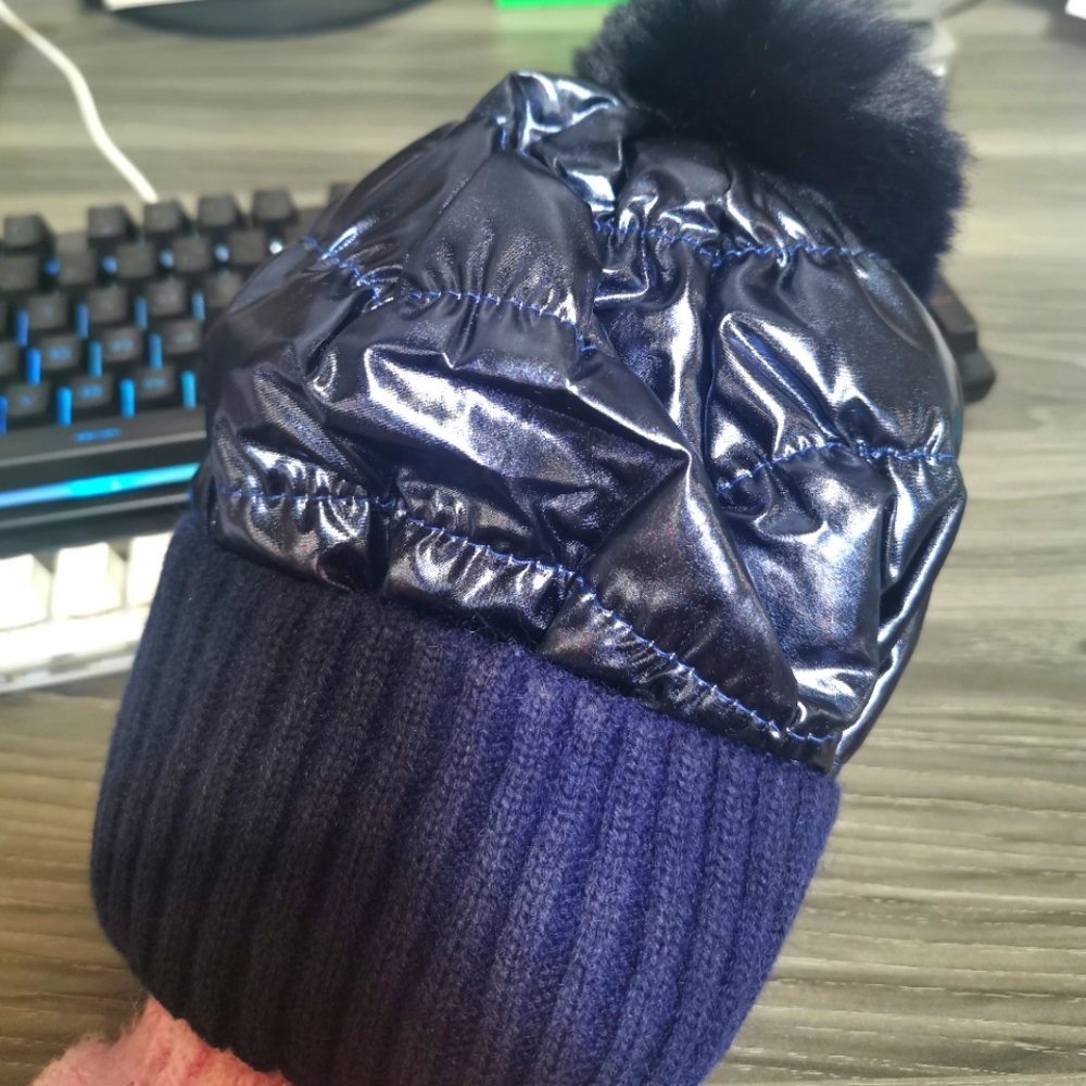 blue hat